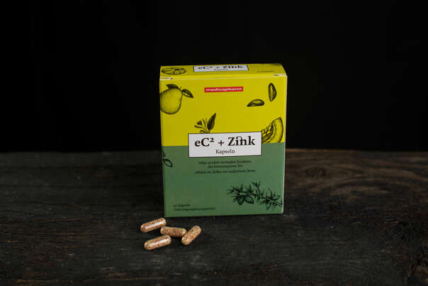 Sie sehen eine Packung eC² + Zink Kapseln 30 Stück, Produktbild: 02 eC² + Zink Kapseln 30 Stück, A-Nr.: 5437121 - 02